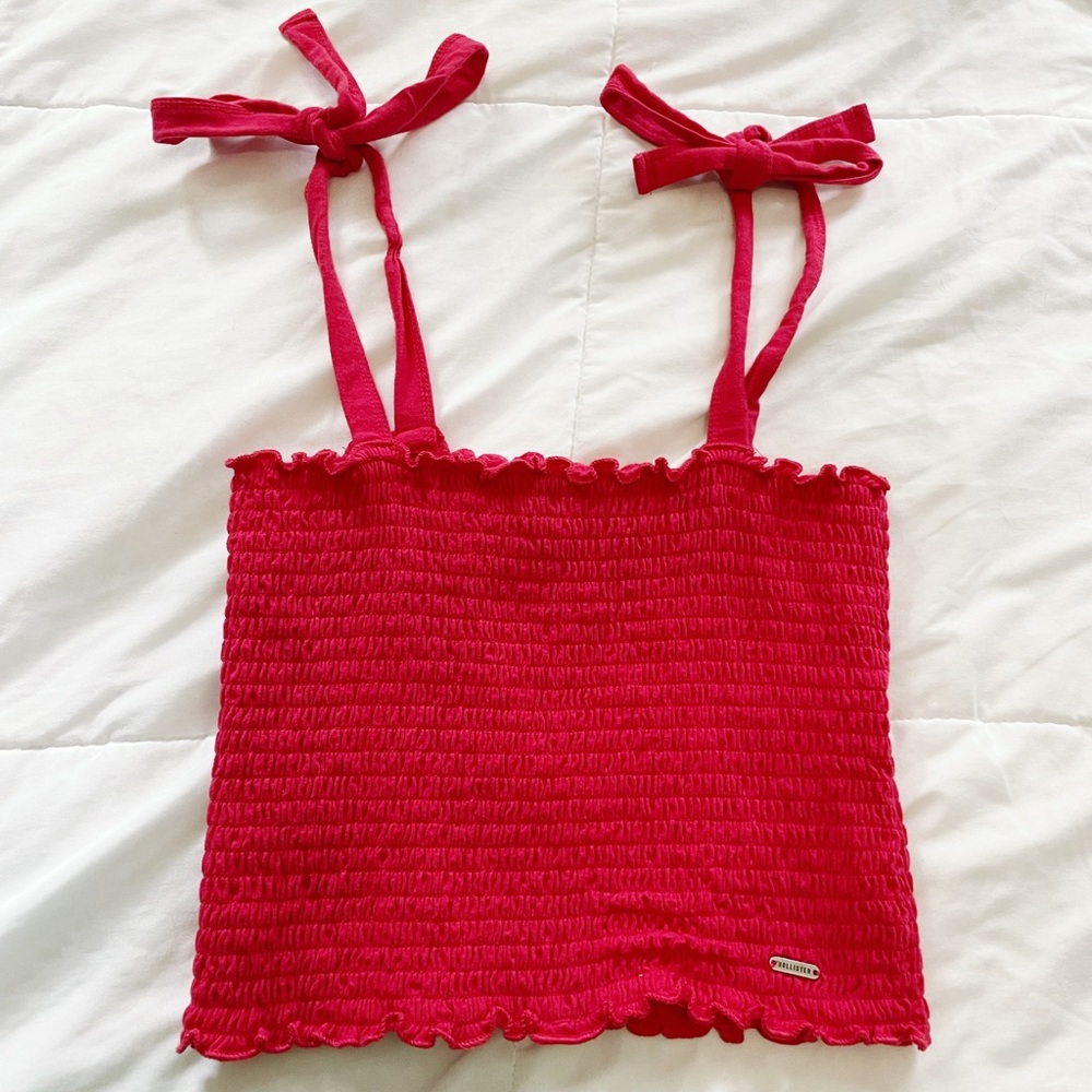 HOLLISTER • MEDIUM CROP TANK • RED